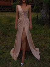 Abendkleid mit geteiltem Schwanz